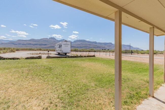 Foto del edificio - Charming 3 bedroom 2 bath Home - MOVE IN S...