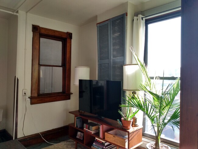 Representational - all units vary - 726 N High St