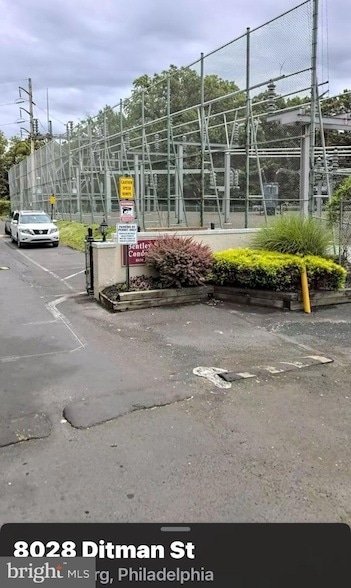 Foto del edificio - 8030-8000 Ditman St