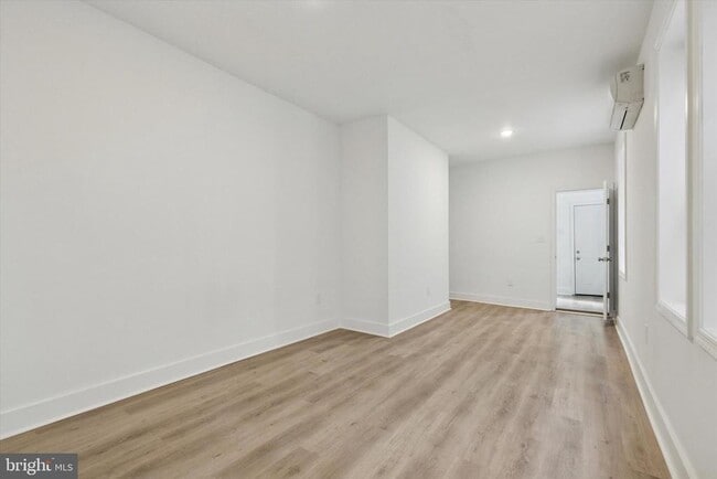 Building Photo - 2250 N Woodstock St