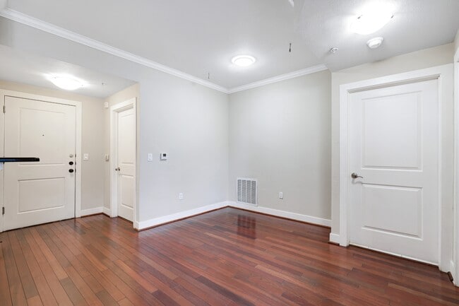 Foto del edificio - 7342 Oak Manor Dr