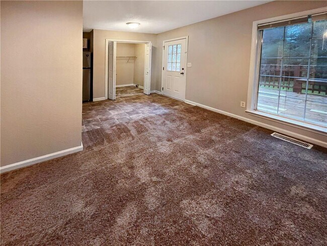Building Photo - 43 Surrey Ct