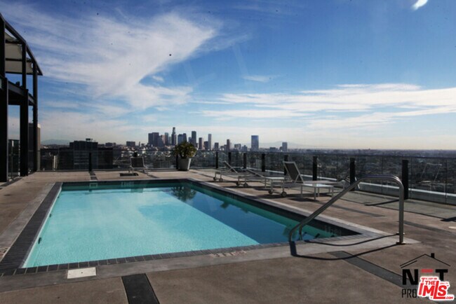 Foto del edificio - 3810 Wilshire Blvd