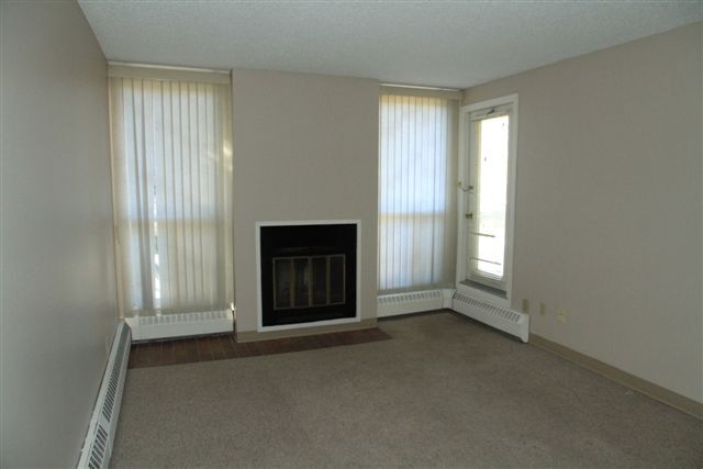 Photo du bâtiment - 2 Bed 1.5 Bath Unit in Calgary, AB
