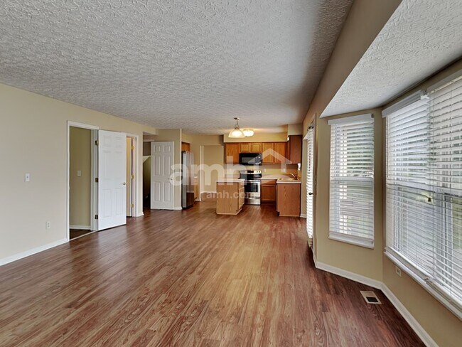 Foto del edificio - 1124 Waterview Ct