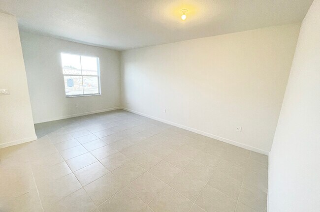 Foto del edificio - 2352 NW 125 St