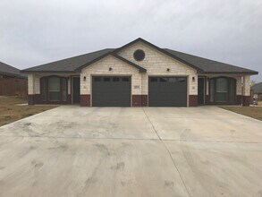 Building Photo - 5503 Settlers Ct