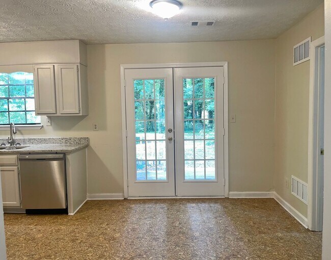 Foto del edificio - 3 Bed/2 Bath Ranch W/ Granite Counters & S...