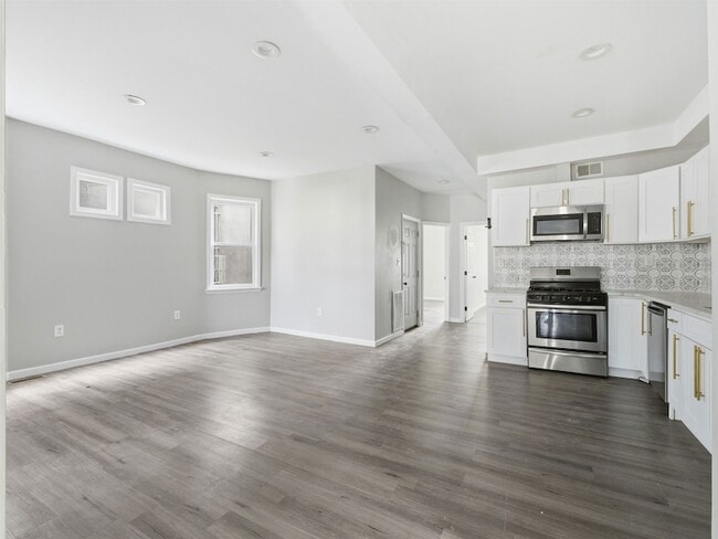 Building Photo - 23 Bayview Ave