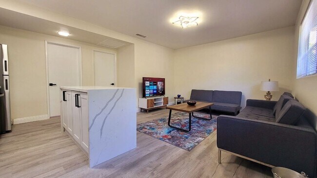 Building Photo - Charming 2BR Unit in Vista Ranch