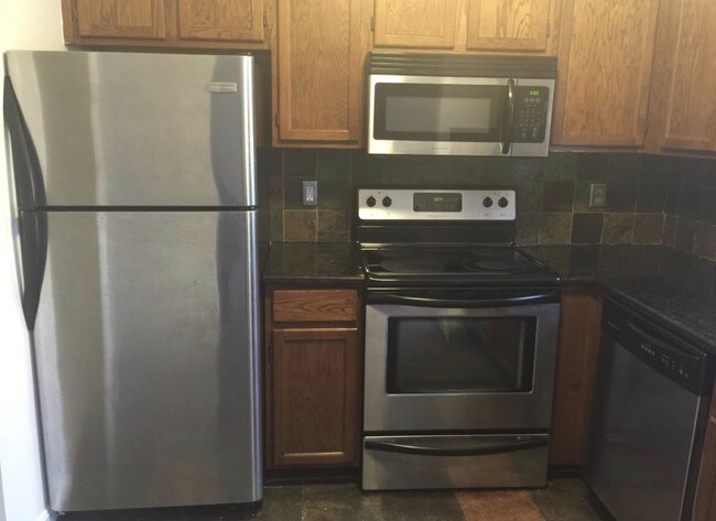 Kitchen - 1015 Frimler Ct