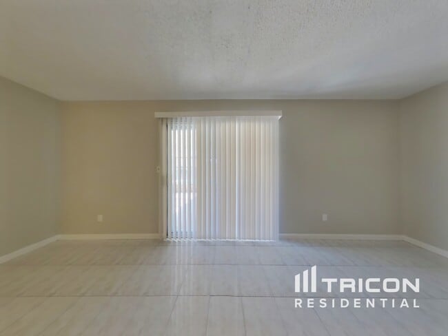 Building Photo - 405 Pirinen Ln