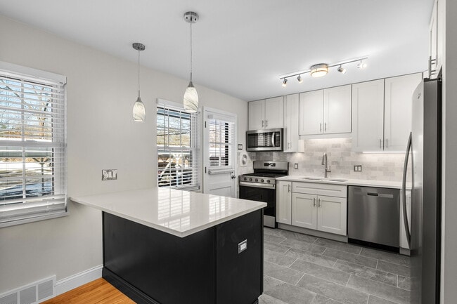 Building Photo - 235 W Washington Ave