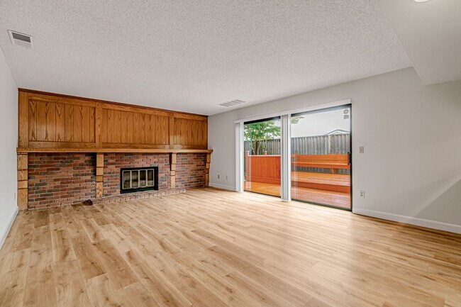 Foto del edificio - Spacious and Charming 4-Bedroom Home in Pr...
