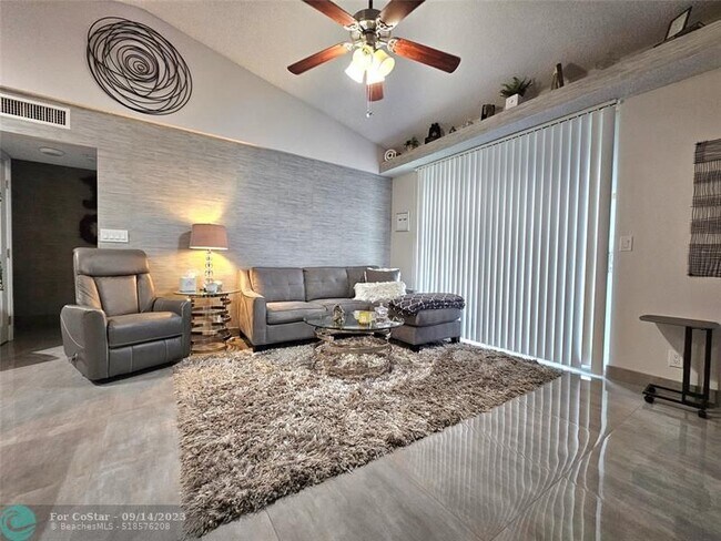 Foto del edificio - 851 Lyons Rd