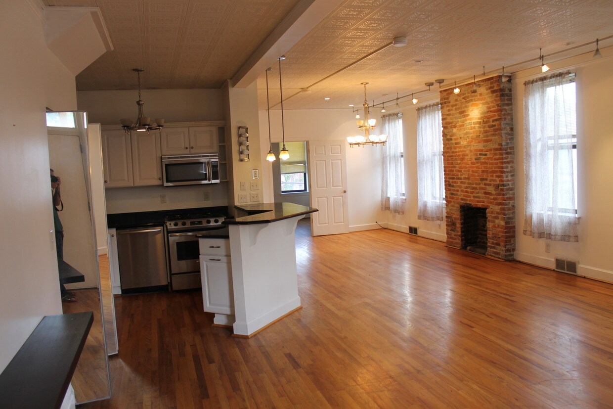 Primary Photo - 1214 Bingham St