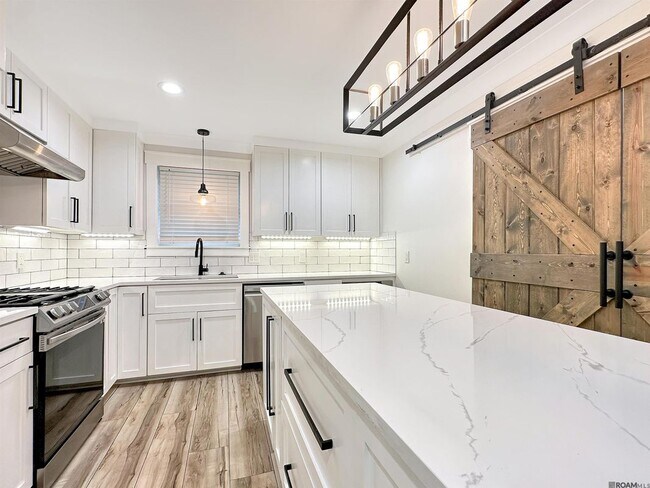 Foto del edificio - 7323 Sheffield Ct