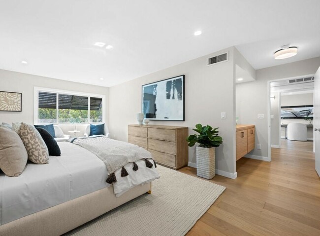 Building Photo - 266 S Madison Ave