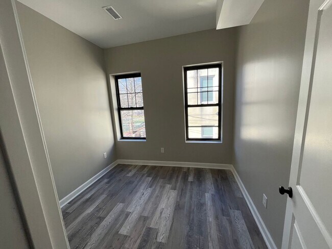 Foto del edificio - 218 E 22nd St