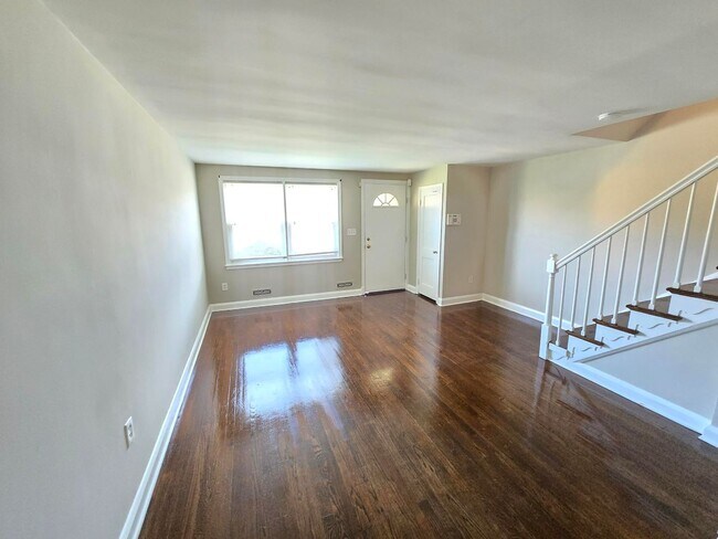 Foto del edificio - Beautiful 3 Bedroom 1 Bathroom East Baltim...