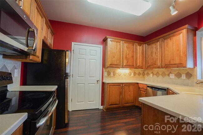 Building Photo - 14746 Via Sorrento Dr