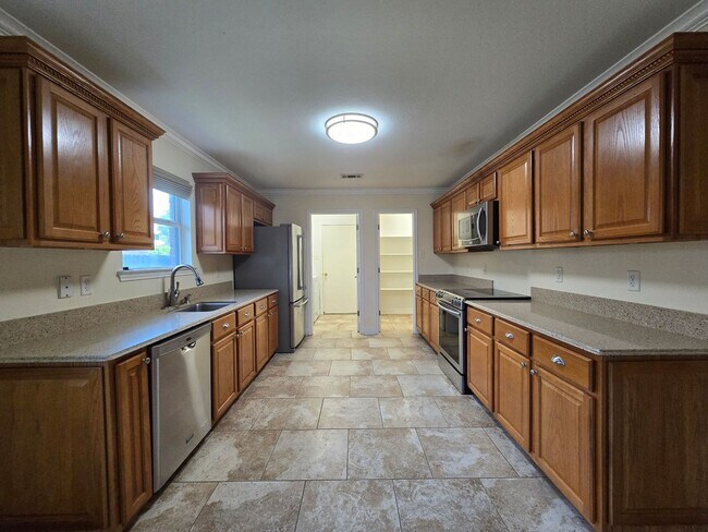 Foto del edificio - RENT SPECIAL - AVAILABLE NOW!
