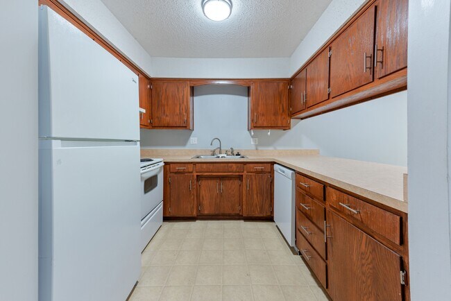Building Photo - 7103 N Chas Dr
