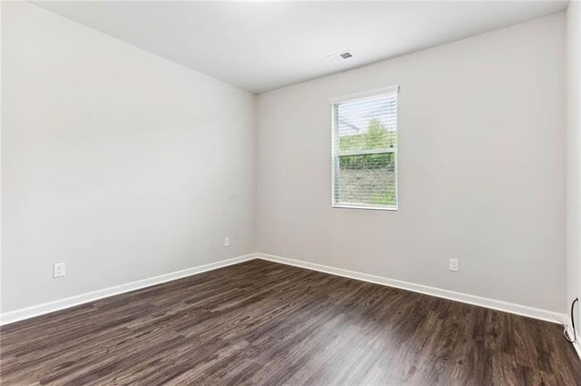 Foto del edificio - 5530 Mirror Lake Dr