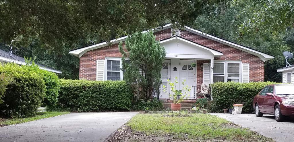 Photo - 1541 B Joan St