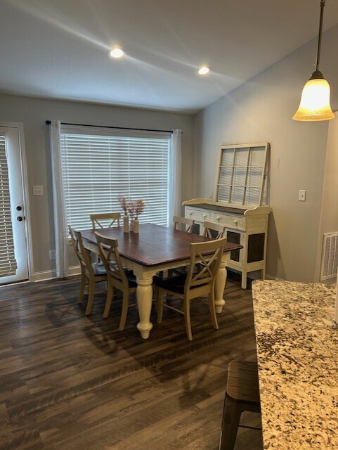 Foto del edificio - 2406 Chimney Rock Ln