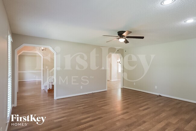 Building Photo - 174 Somerset Ln