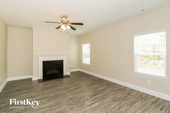 Building Photo - 127 Lookout Way