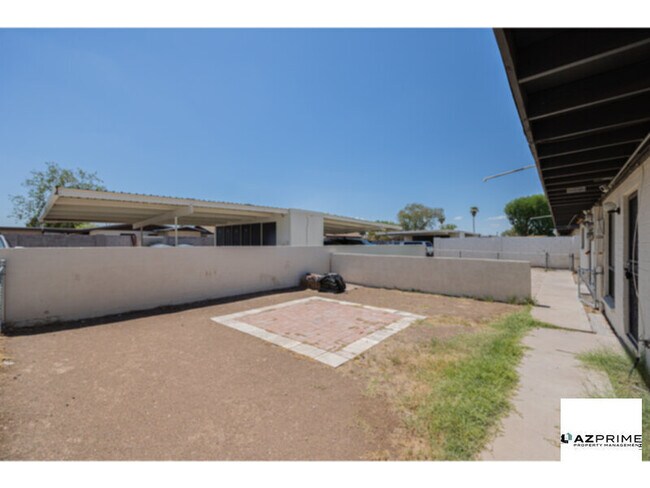 Foto del edificio - Live in Style With this Updated 2/1 Duplex...