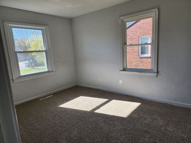 Building Photo - Beautiful brick ranch