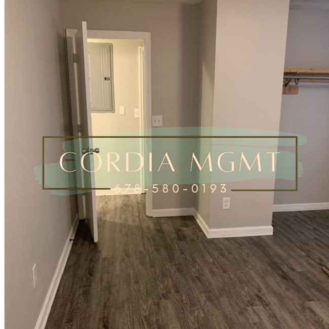 Building Photo - Simple and Updated Ranch Style Home and Beautiful Back Yard 3 bedroom 2 bath Home