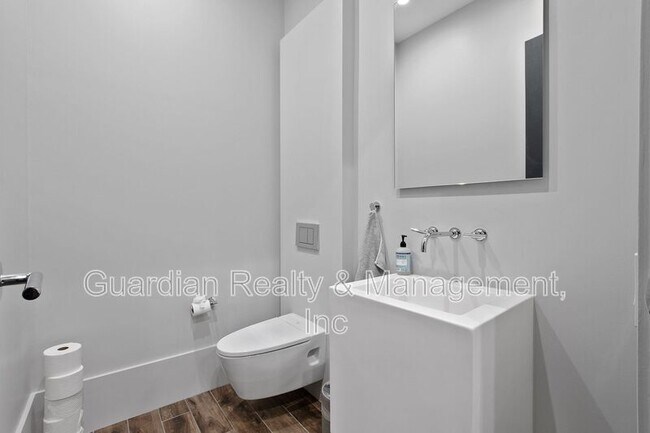 Building Photo - 8829 E Rowel Rd