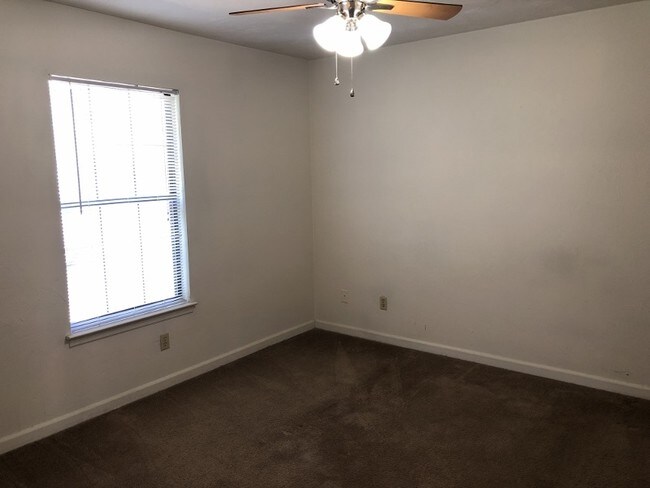 Foto del edificio - 701 Pointe Ct