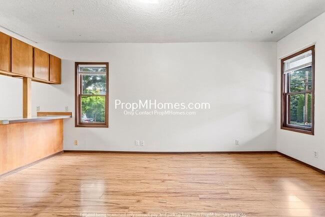Building Photo - 1102 SE Umatilla St