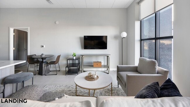 Building Photo - 600 19th St N