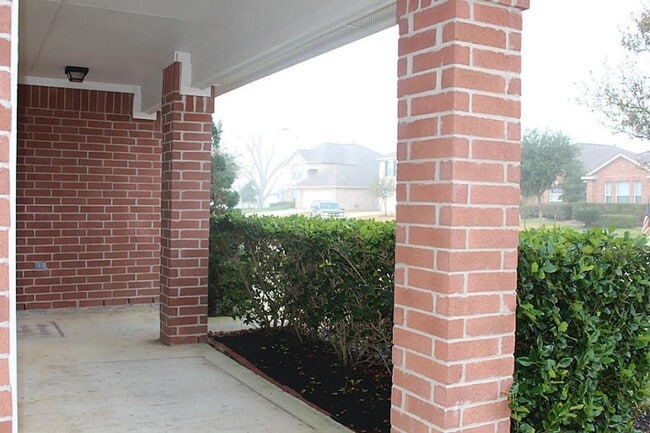Building Photo - 8331 Loetsch Ridge Way