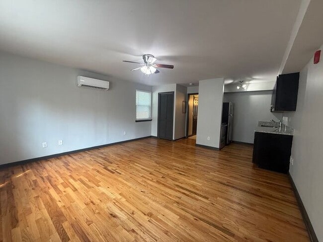Foto del edificio - Remodeled Studio in Woodbine - $99 Deposit Special!