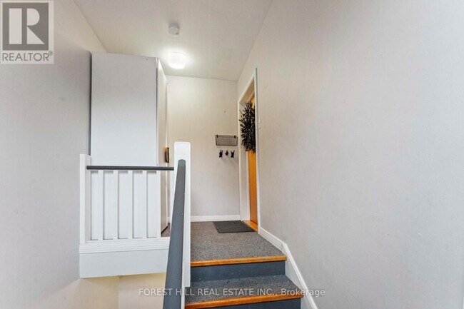 Building Photo - 964-964 Bakervale Dr
