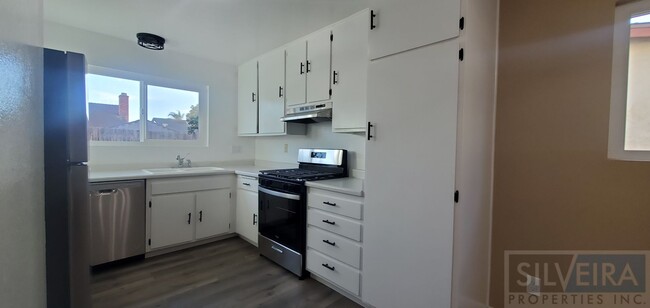 Foto del edificio - Three Bedroom Home In Santa Maria!