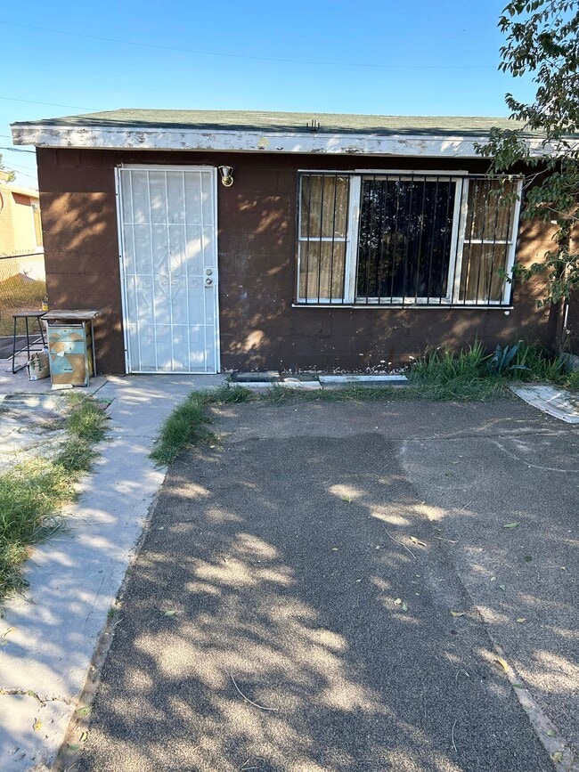 Building Photo - 1122 Laurel Ave