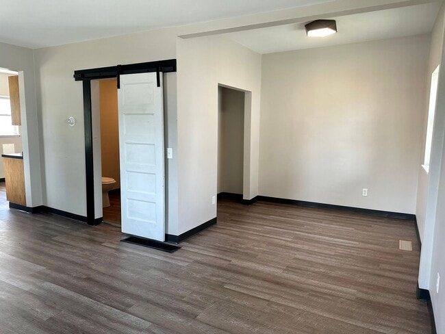 Building Photo - $1,175 | 1 Bedroom 1 Bath | Studio House | W&D | Fenced Yard | Central A/C