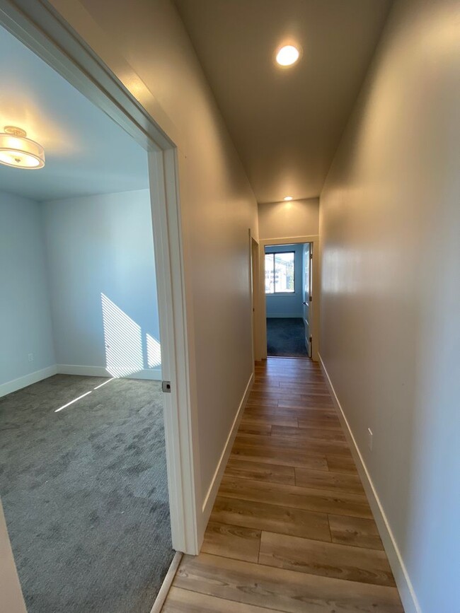 Building Photo - Riviera Place Home (APP#188)