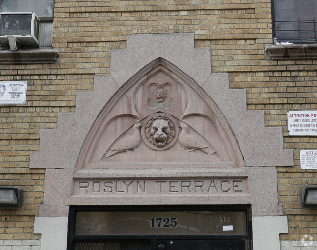 Building Photo - Roslyn Terrace