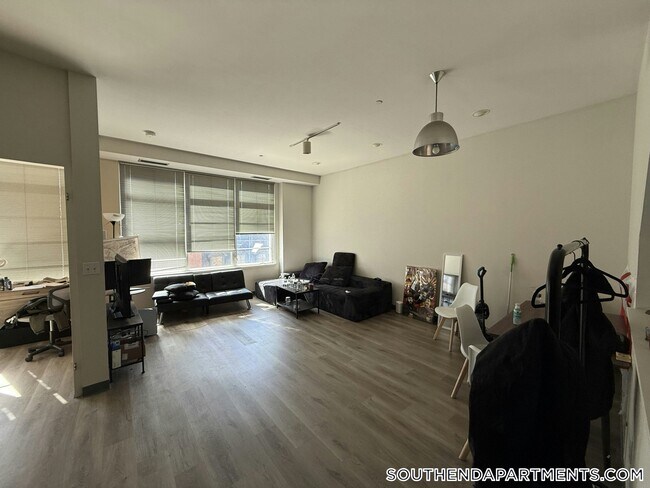 Building Photo - 160 E Berkeley St