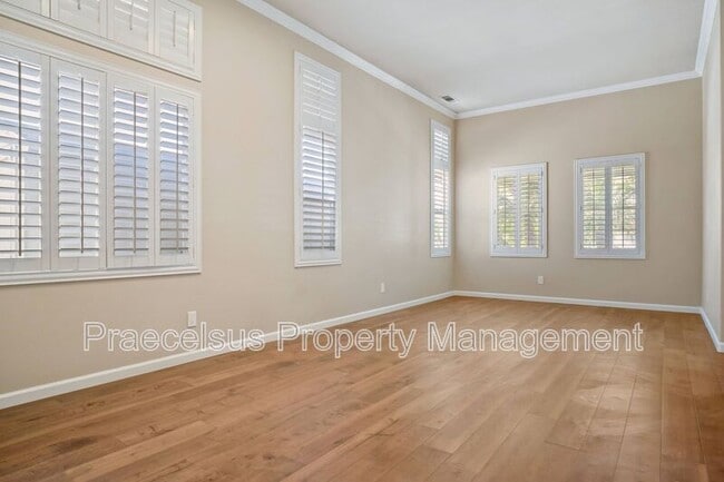 Foto del edificio - 1710 Ravenrock Ct