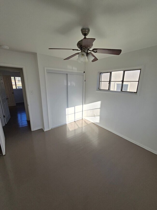 Foto del edificio - Centrally located in the NE Heights 4 bedroom, 1 3/4 Bath 1900 square feet